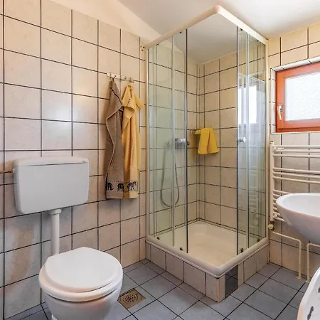 Holiday home 5 Bedroom Lovely In