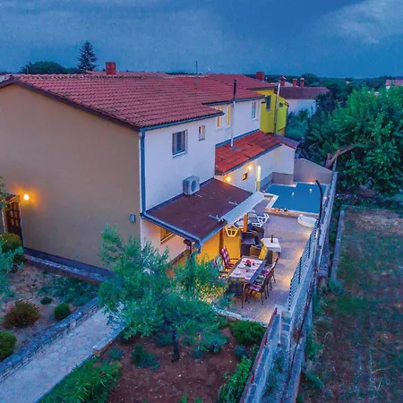 5 Bedroom Lovely In Holiday home *