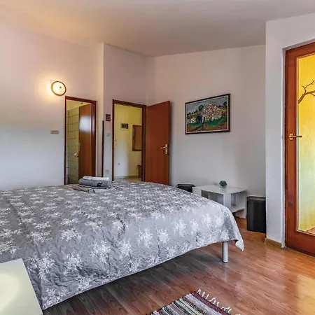 5 Bedroom Lovely In Holiday home *