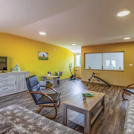 Holiday home 5 Bedroom Lovely In