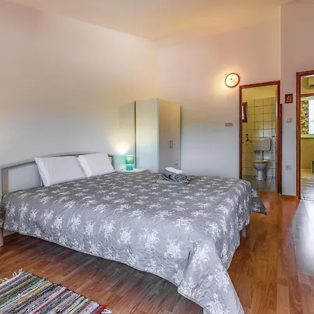 5 Bedroom Lovely In