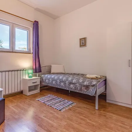 5 Bedroom Lovely In *