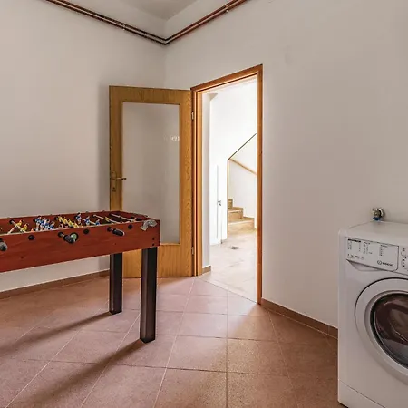 Holiday home 5 Bedroom Lovely In