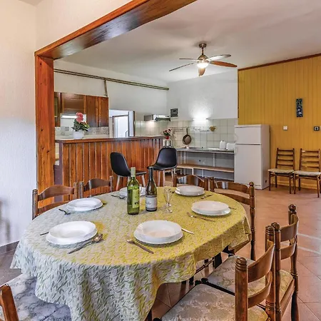 5 Bedroom Lovely In Holiday home *