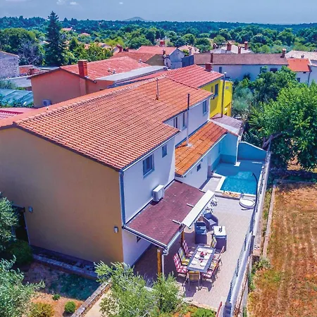 5 Bedroom Lovely In Pavicini