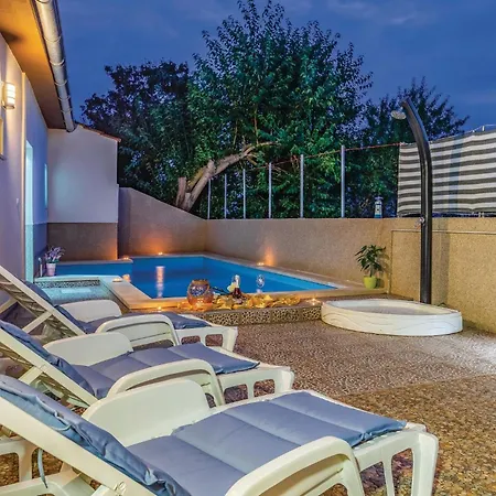 5 Bedroom Lovely In * Pavicini