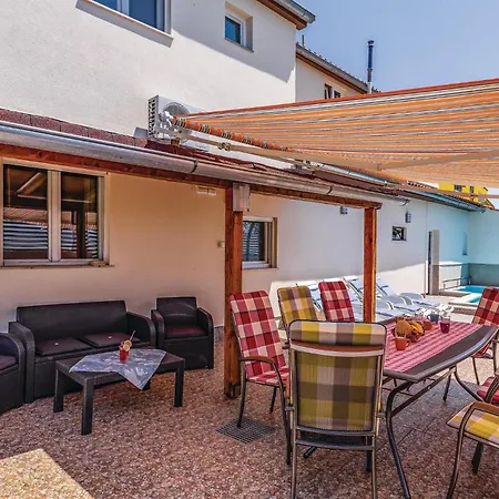 Holiday home 5 Bedroom Lovely In Pavicini