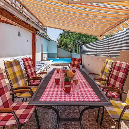 Holiday home 5 Bedroom Lovely In Pavicini
