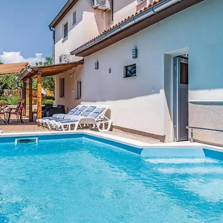 5 Bedroom Lovely In Holiday home *