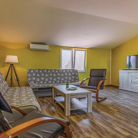 5 Bedroom Lovely In Holiday home