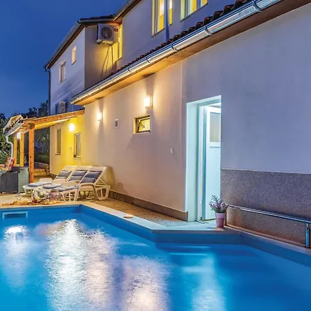 Holiday home 5 Bedroom Lovely In Pavicini